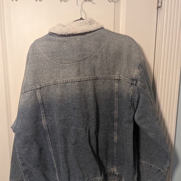 🔥NWT🔥 Large (L) Grunge Boutique Easel Jean Jacket with Fur Collar - Picture 8 of 8